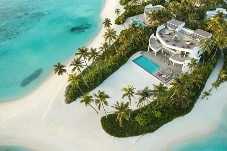 Premium Working Escapes: Evaluating the Best Summer Villas for Remote Work Architecture and Infrastructure