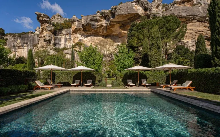 A Framework to Compare Luxury Summer Villas: Structural, Operational, and Asset Allocation Metrics