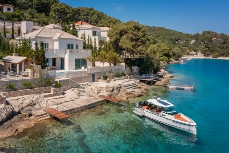 Dynamic Private Island Real Estate Structures and Layouts