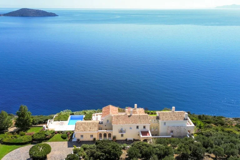 High-End Coastal Estates: A Guide to Premium Oceanfront Vacation Rentals across America