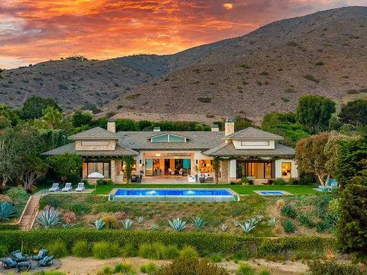 Architectural Analysis of Scenic Mountain Summer Villas USA: Engineering and Preservation