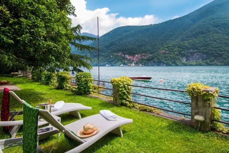 top lakefront summer villas experience in america